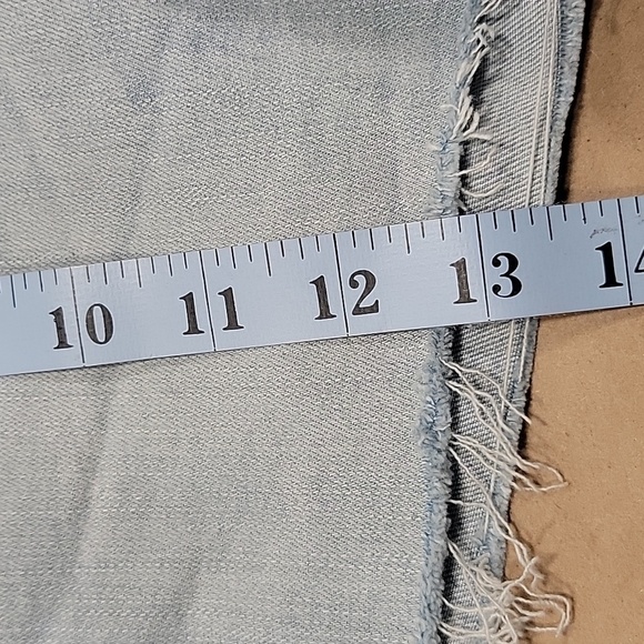 American Eagle, Size 6, Ne(x)t Level Stretch, Light Wash, Raw Hem Shorts - Picture 6 of 10